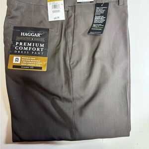 Haggar Premium Comfort Dress Pants in Brown